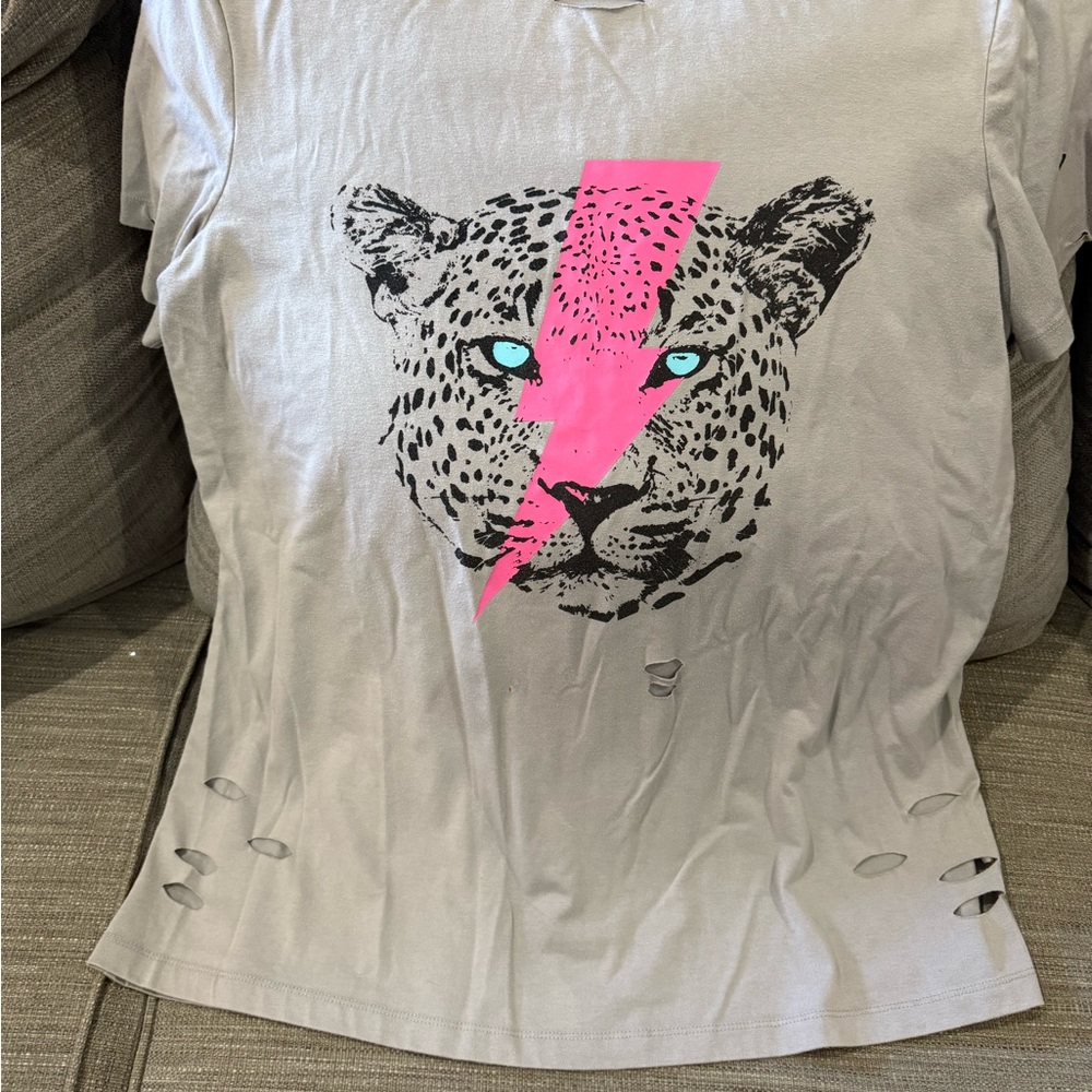Gray Short Sleeve Tee with Leopard Graphic